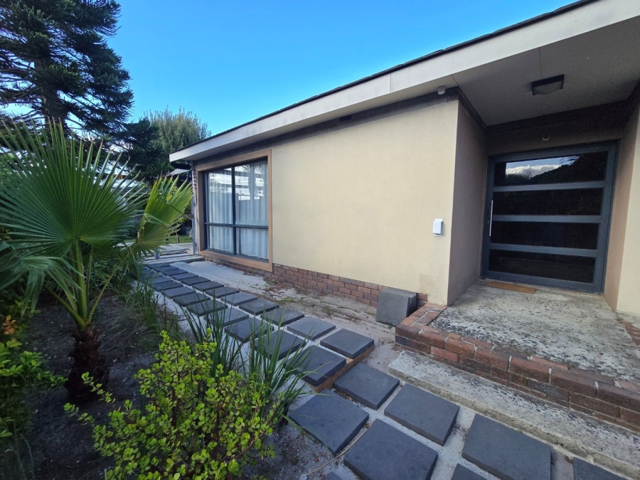 4 Bedroom Property for Sale in Wetton Western Cape